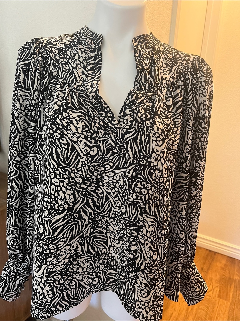 SUNCOO Black & Cream Abstract print blouse Paris